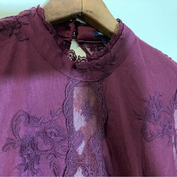 Forever 21 lace dress, excellent condition, size small - Picture 5 of 6